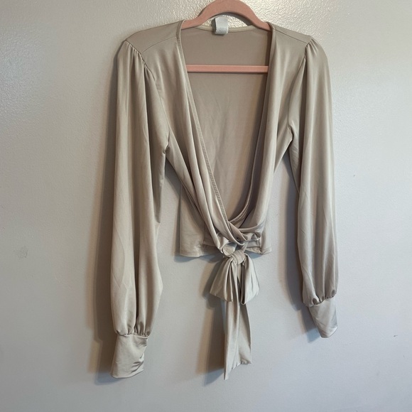 𝅺WINDSOR Beige Top - Picture 12 of 14
